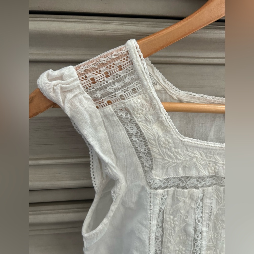 White Lace Trim Sleeveless Top